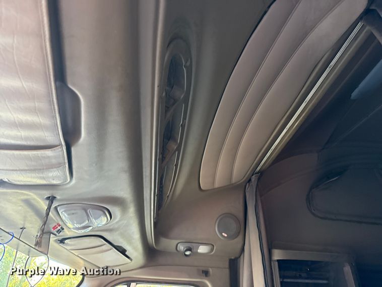 image for item DJ7874 2001 Peterbilt 387 semi truck