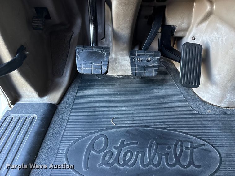 image for item DJ7874 2001 Peterbilt 387 semi truck