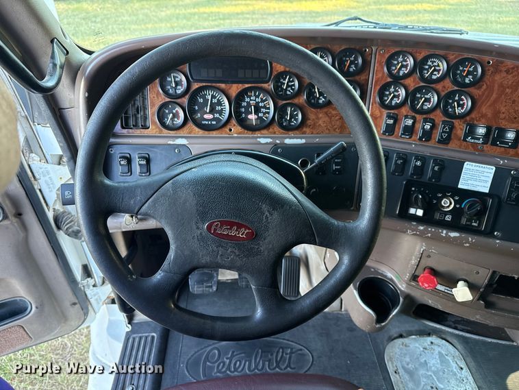 image for item DJ7874 2001 Peterbilt 387 semi truck