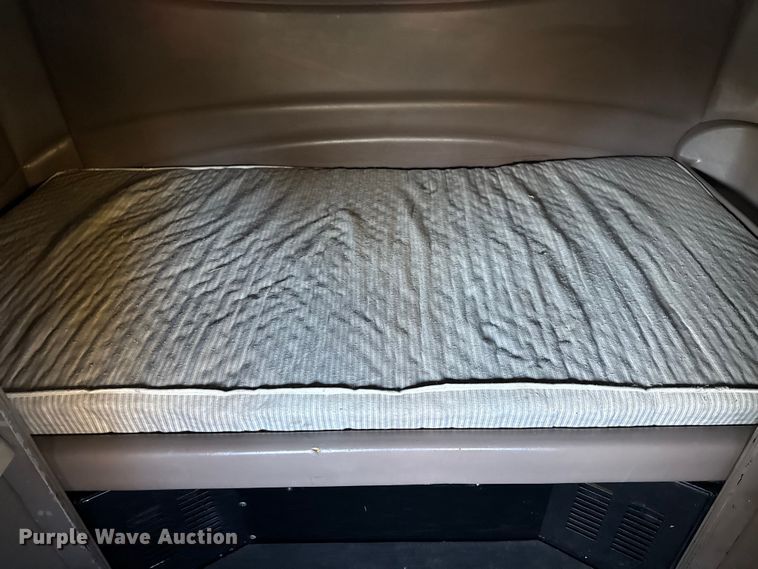 image for item DJ7874 2001 Peterbilt 387 semi truck