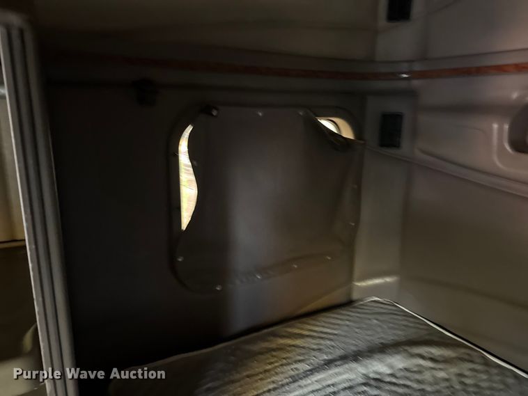 image for item DJ7874 2001 Peterbilt 387 semi truck