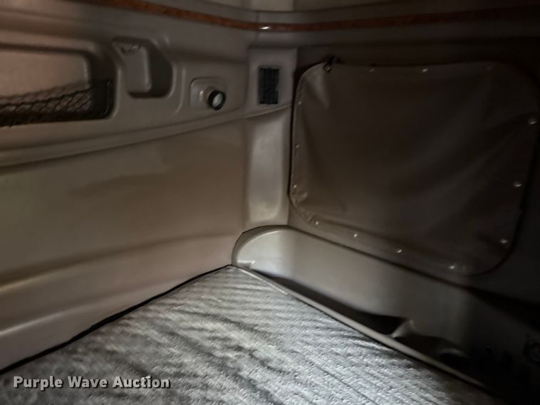 image for item DJ7874 2001 Peterbilt 387 semi truck