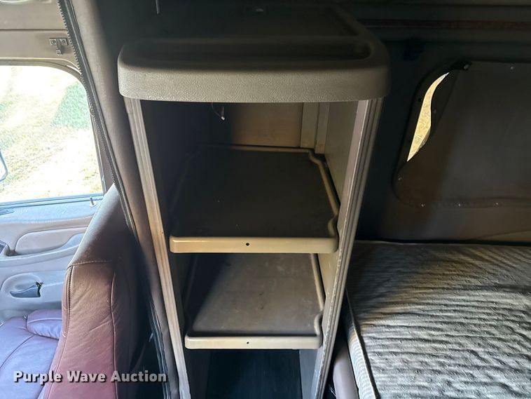 image for item DJ7874 2001 Peterbilt 387 semi truck