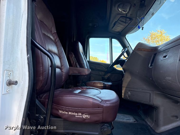 image for item DJ7874 2001 Peterbilt 387 semi truck