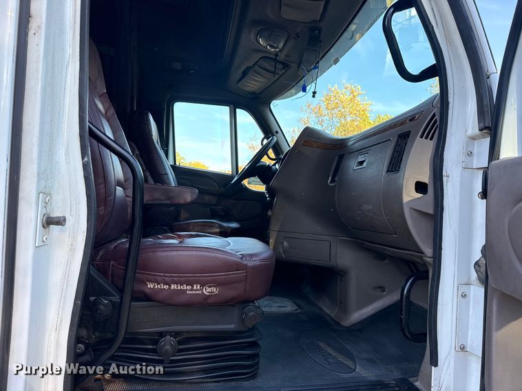 image for item DJ7874 2001 Peterbilt 387 semi truck