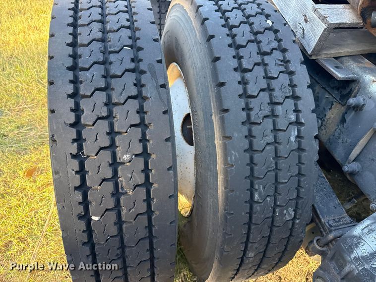 image for item DJ7874 2001 Peterbilt 387 semi truck