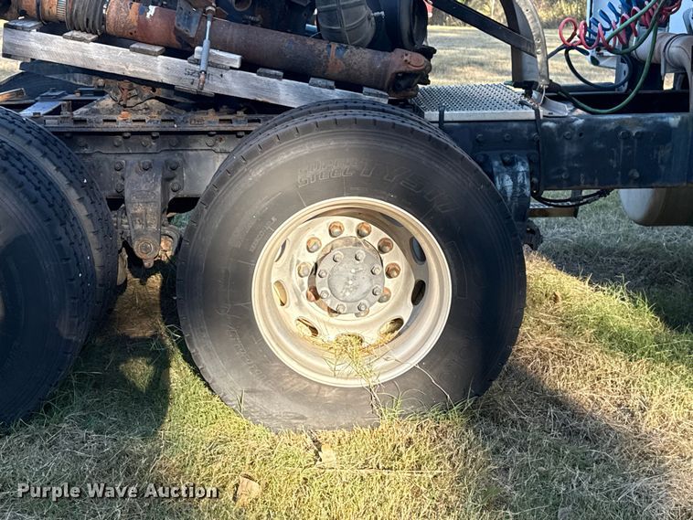 image for item DJ7874 2001 Peterbilt 387 semi truck