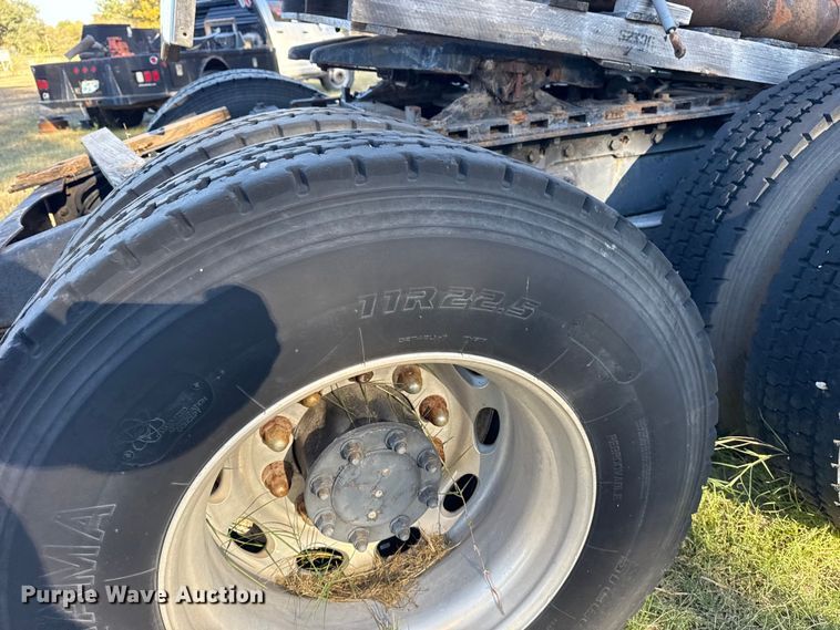 image for item DJ7874 2001 Peterbilt 387 semi truck