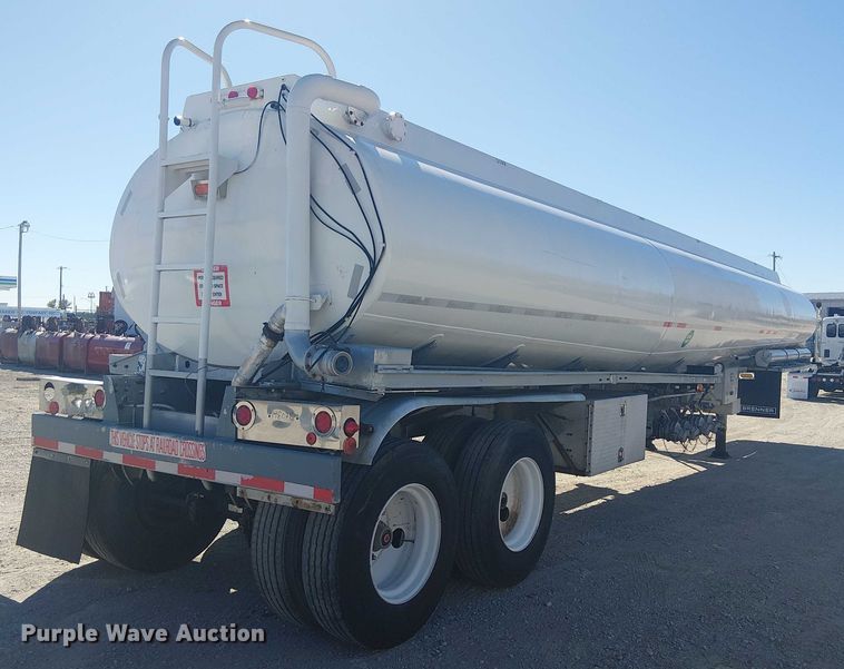 image for item DJ7897 1983 Heil tank trailer