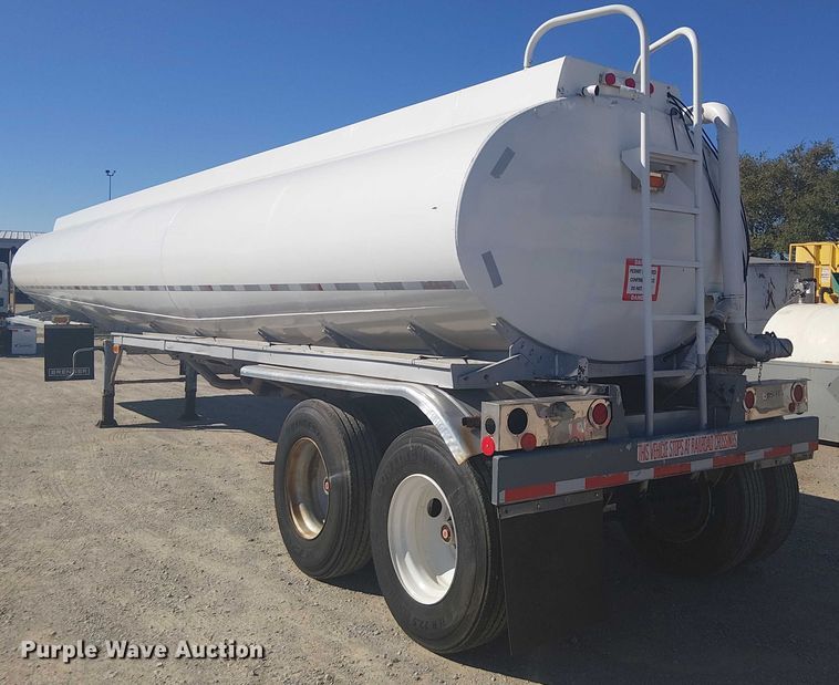 image for item DJ7897 1983 Heil tank trailer