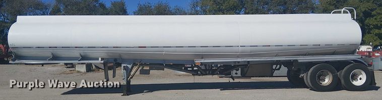 image for item DJ7897 1983 Heil tank trailer