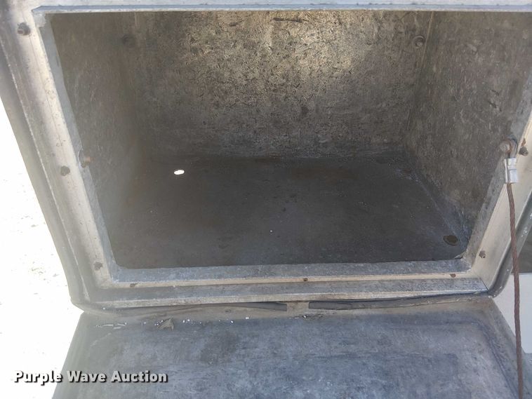 image for item DJ7897 1983 Heil tank trailer