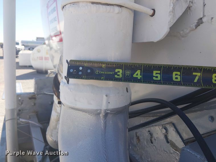 image for item DJ7897 1983 Heil tank trailer