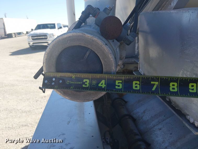 image for item DJ7897 1983 Heil tank trailer