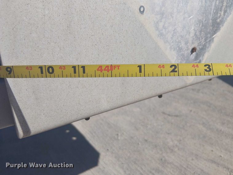 image for item DJ7897 1983 Heil tank trailer