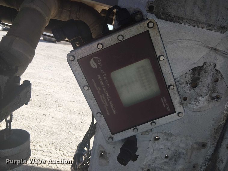 image for item DJ7897 1983 Heil tank trailer