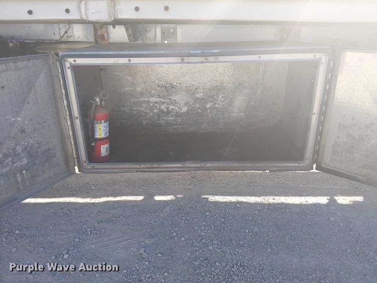 image for item DJ7897 1983 Heil tank trailer