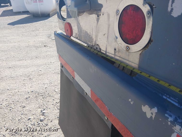 image for item DJ7897 1983 Heil tank trailer