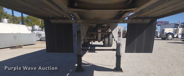 image for item DJ7897 1983 Heil tank trailer