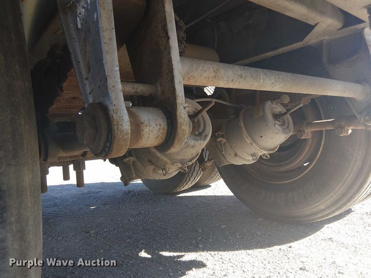 image for item DJ7897 1983 Heil tank trailer