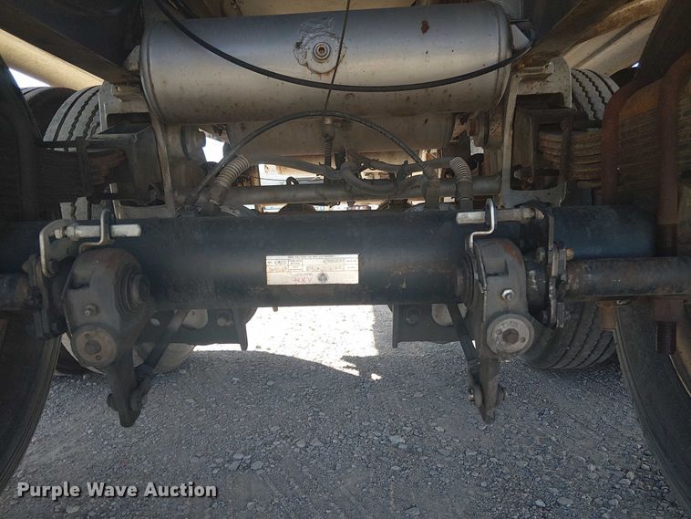 image for item DJ7897 1983 Heil tank trailer