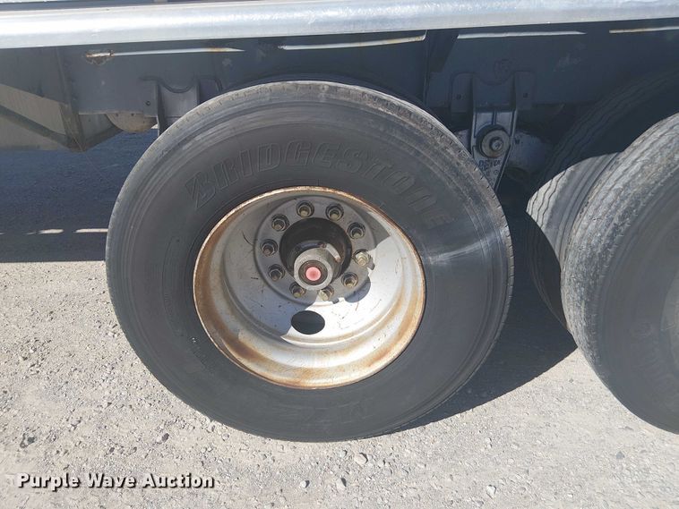 image for item DJ7897 1983 Heil tank trailer