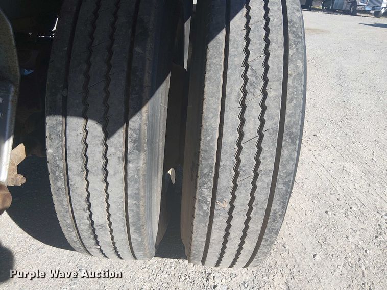 image for item DJ7897 1983 Heil tank trailer