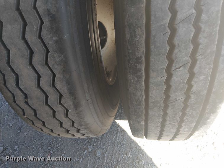 image for item DJ7897 1983 Heil tank trailer