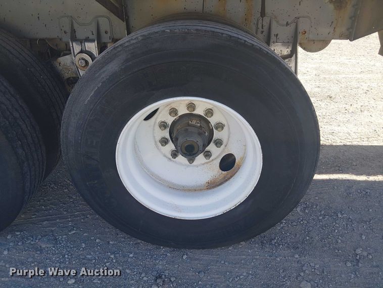 image for item DJ7897 1983 Heil tank trailer