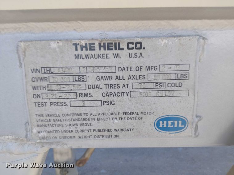 image for item DJ7897 1983 Heil tank trailer