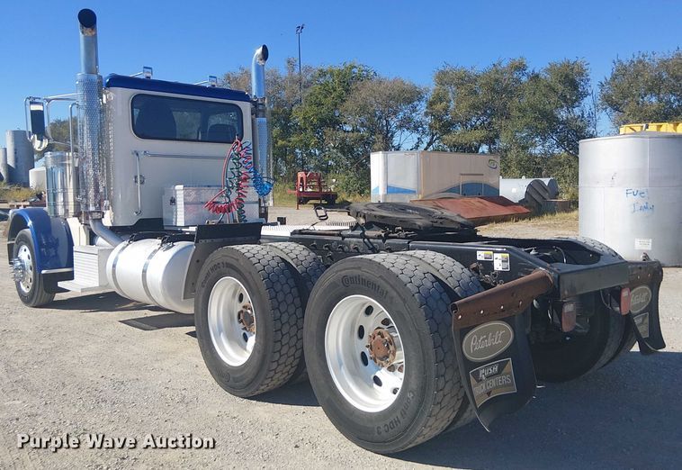 image for item DJ7898 2012 Peterbilt 389 semi truck