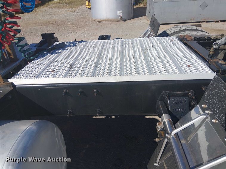 image for item DJ7898 2012 Peterbilt 389 semi truck