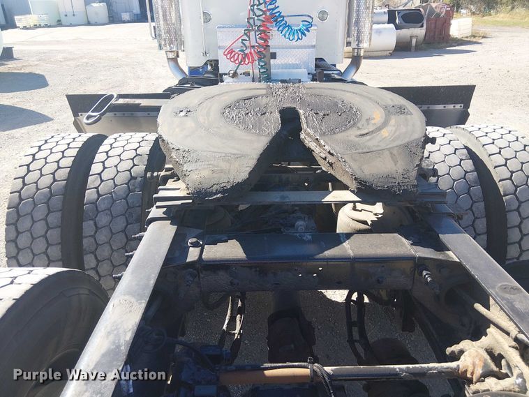 image for item DJ7898 2012 Peterbilt 389 semi truck