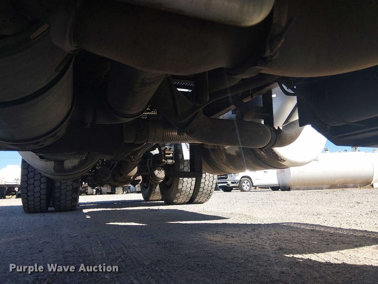 image for item DJ7898 2012 Peterbilt 389 semi truck