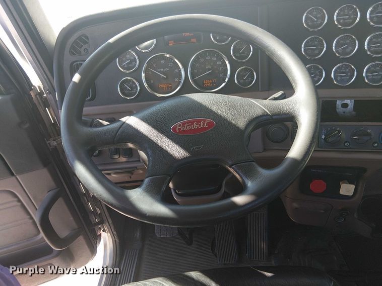 image for item DJ7898 2012 Peterbilt 389 semi truck