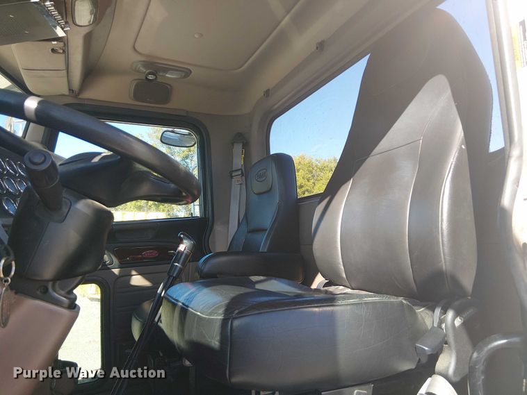 image for item DJ7898 2012 Peterbilt 389 semi truck