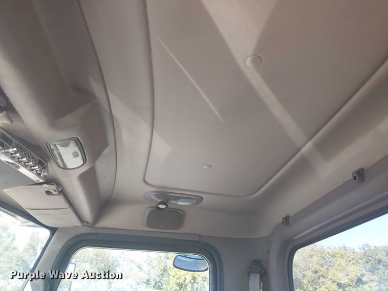 image for item DJ7898 2012 Peterbilt 389 semi truck