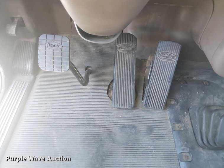 image for item DJ7898 2012 Peterbilt 389 semi truck