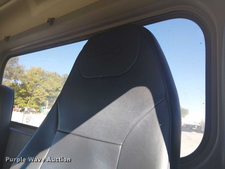 image for item DJ7898 2012 Peterbilt 389 semi truck