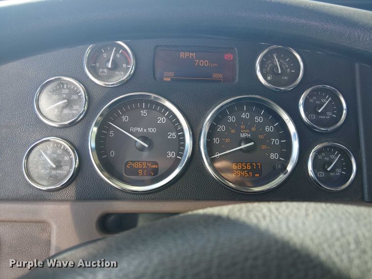 image for item DJ7898 2012 Peterbilt 389 semi truck