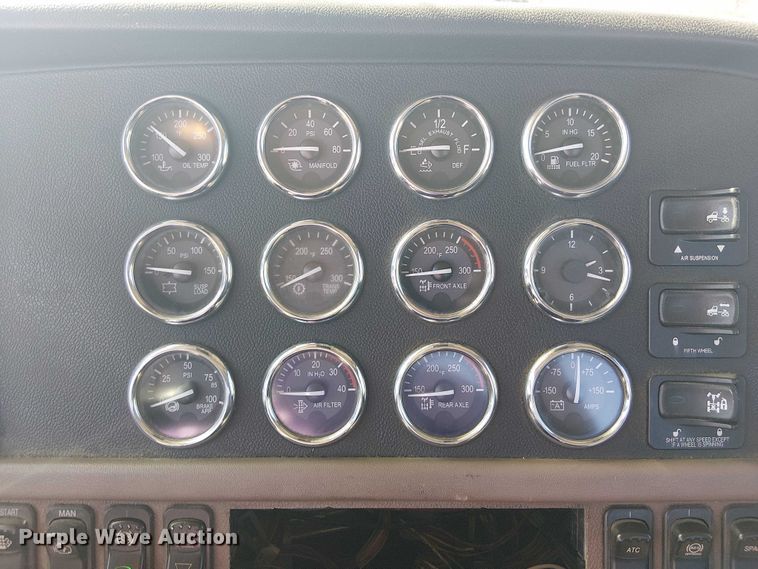 image for item DJ7898 2012 Peterbilt 389 semi truck