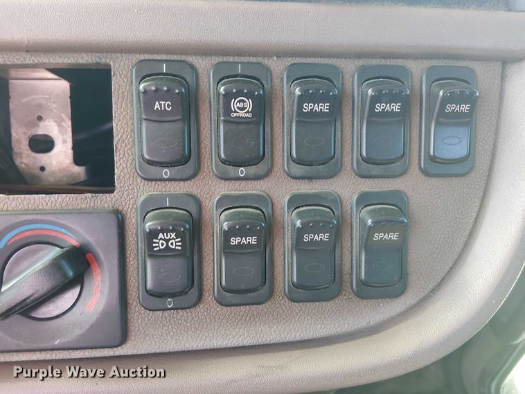 image for item DJ7898 2012 Peterbilt 389 semi truck