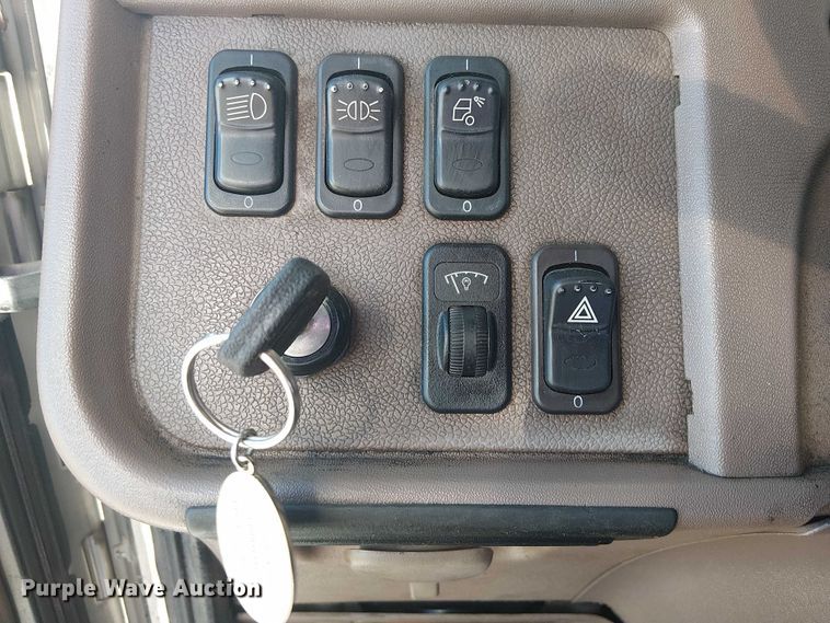 image for item DJ7898 2012 Peterbilt 389 semi truck