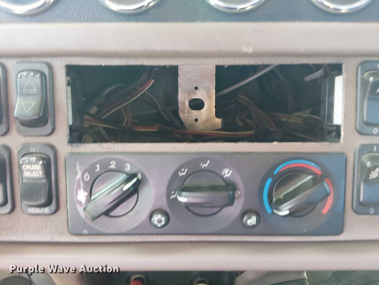 image for item DJ7898 2012 Peterbilt 389 semi truck