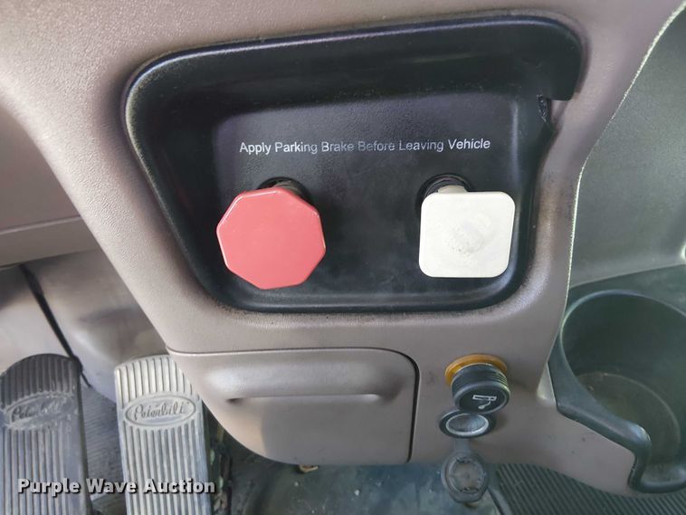 image for item DJ7898 2012 Peterbilt 389 semi truck