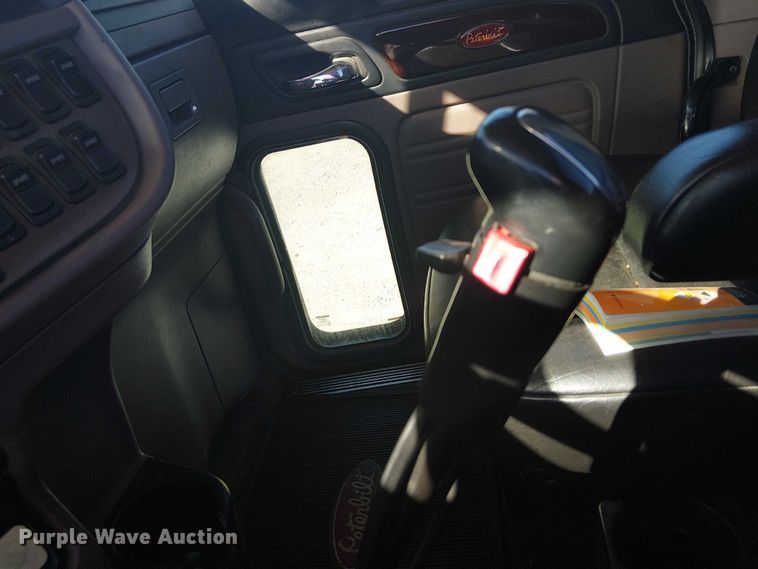 image for item DJ7898 2012 Peterbilt 389 semi truck