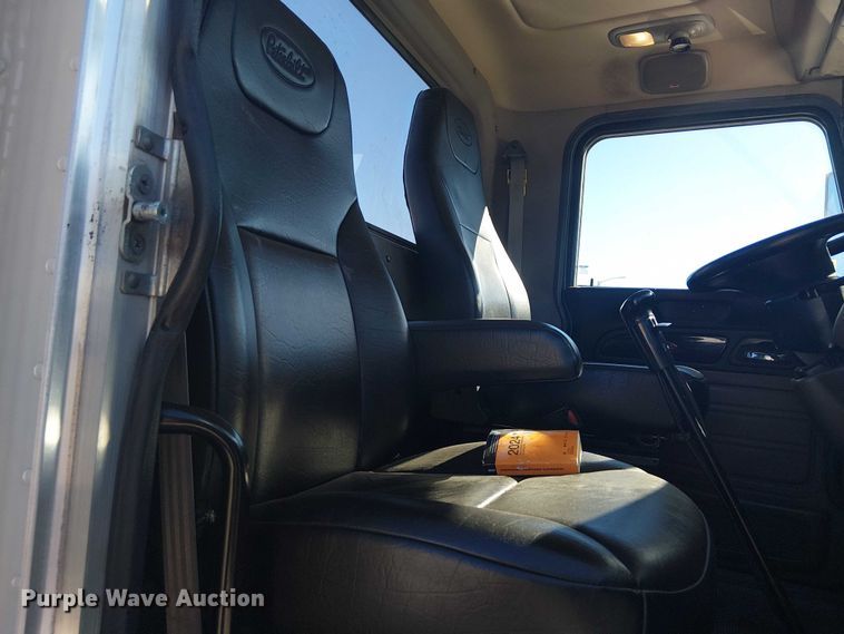 image for item DJ7898 2012 Peterbilt 389 semi truck