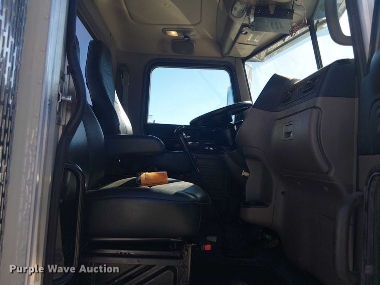 image for item DJ7898 2012 Peterbilt 389 semi truck