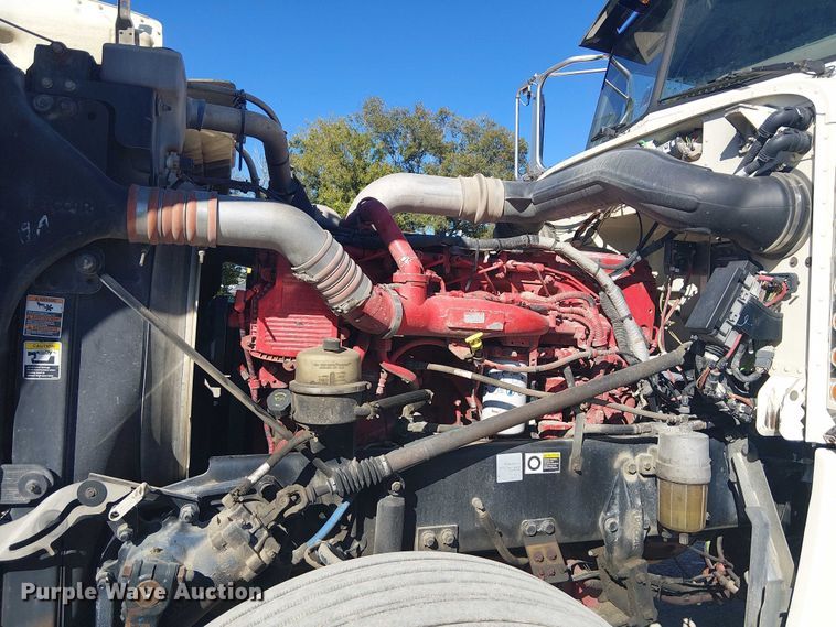 image for item DJ7898 2012 Peterbilt 389 semi truck