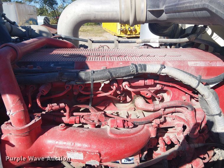 image for item DJ7898 2012 Peterbilt 389 semi truck